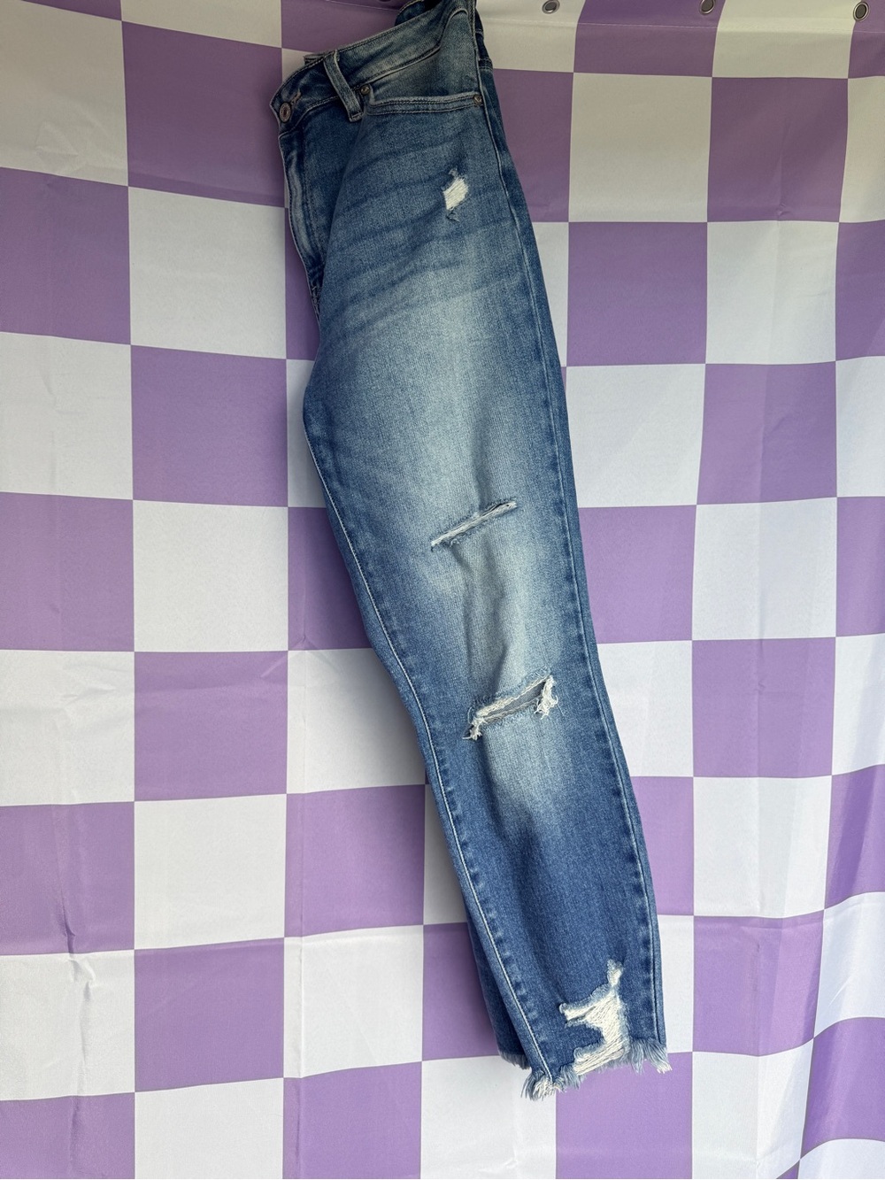 KanCan women’s distressed jeans